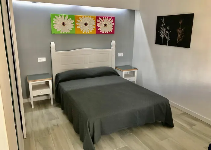 Chalet blanco con piscina privada