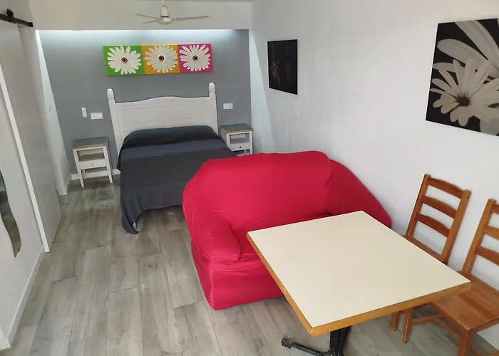 Chalet blanco con piscina privada