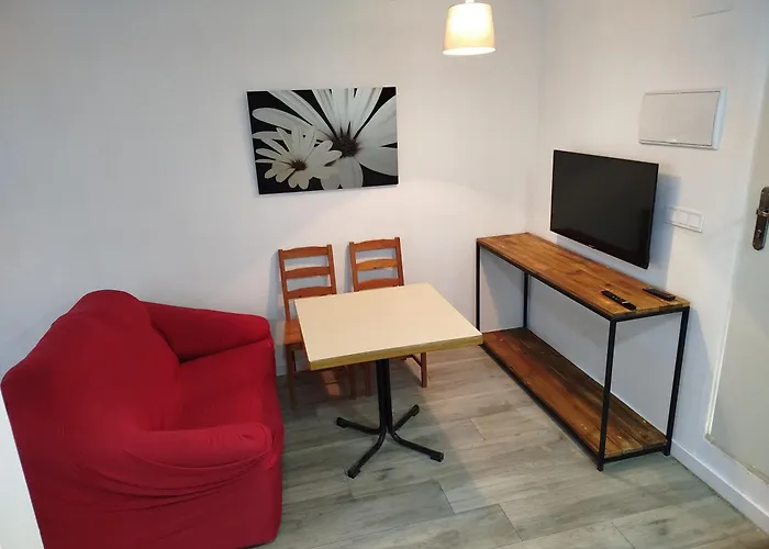 Chalet blanco con piscina privada