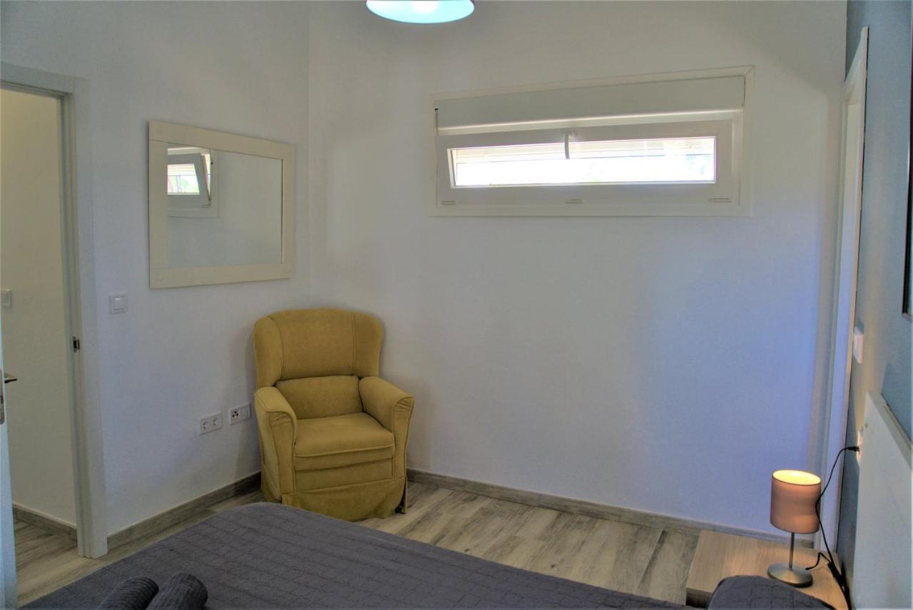 Blanco Con Piscina Privada