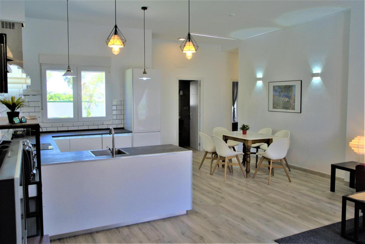 Blanco Con Piscina Privada