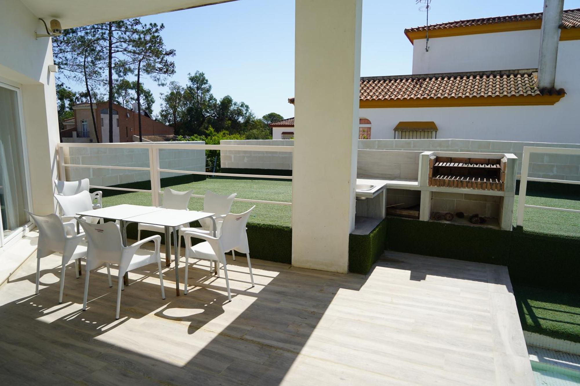 Blanco Con Piscina Privada