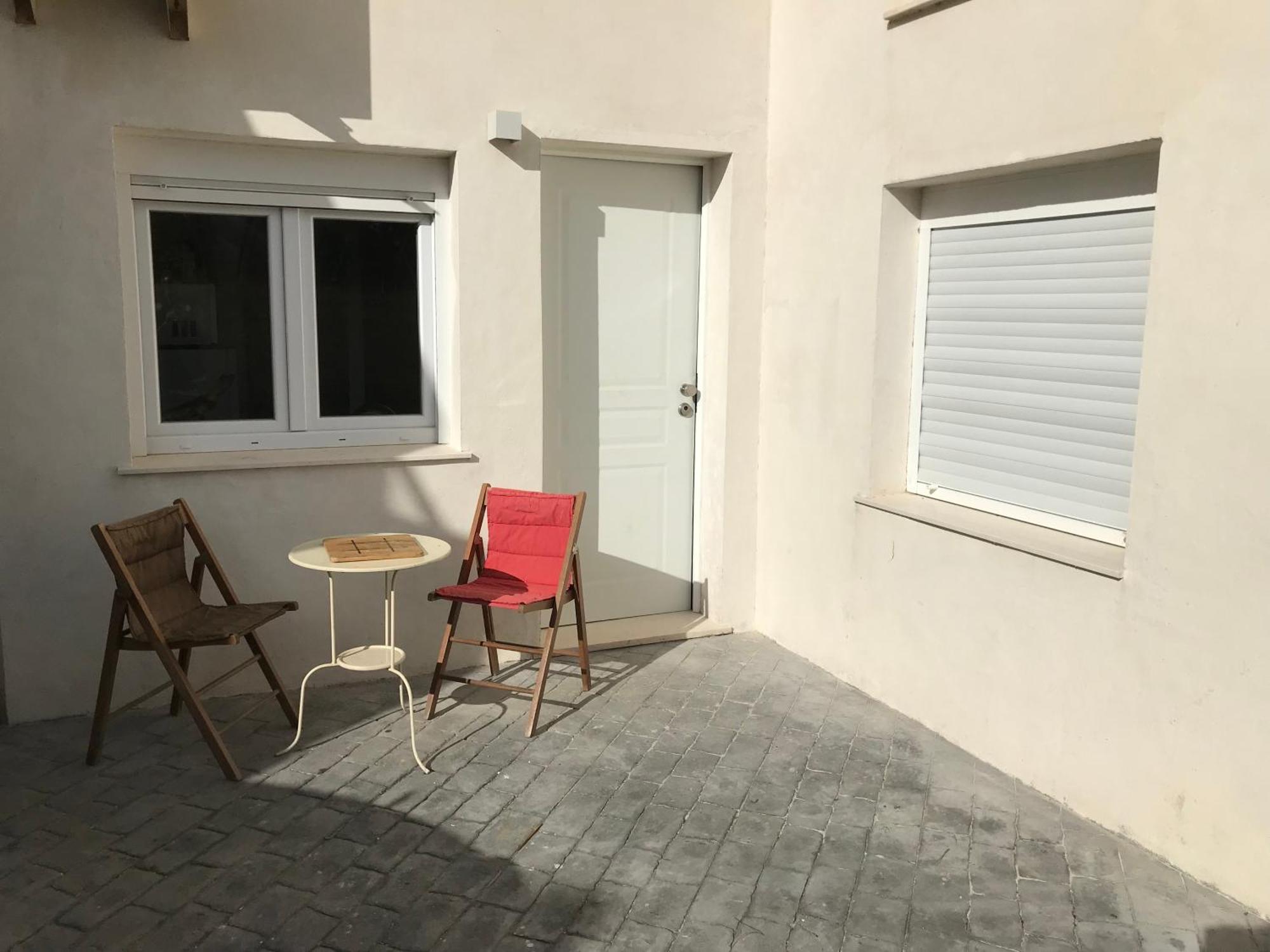 Blanco Con Piscina Privada